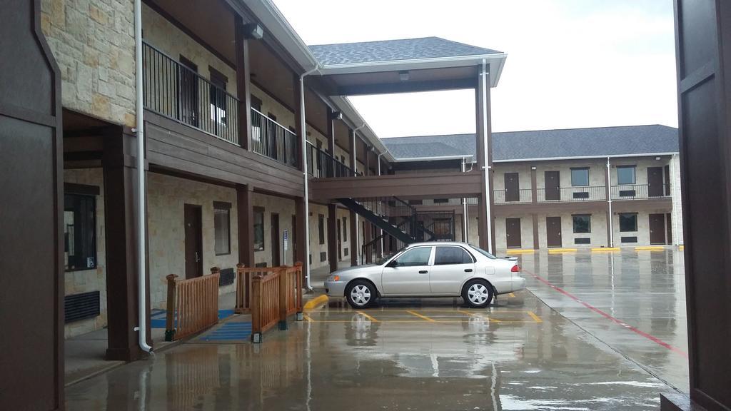 Lux Inn And Suites Three Rivers Exterior foto
