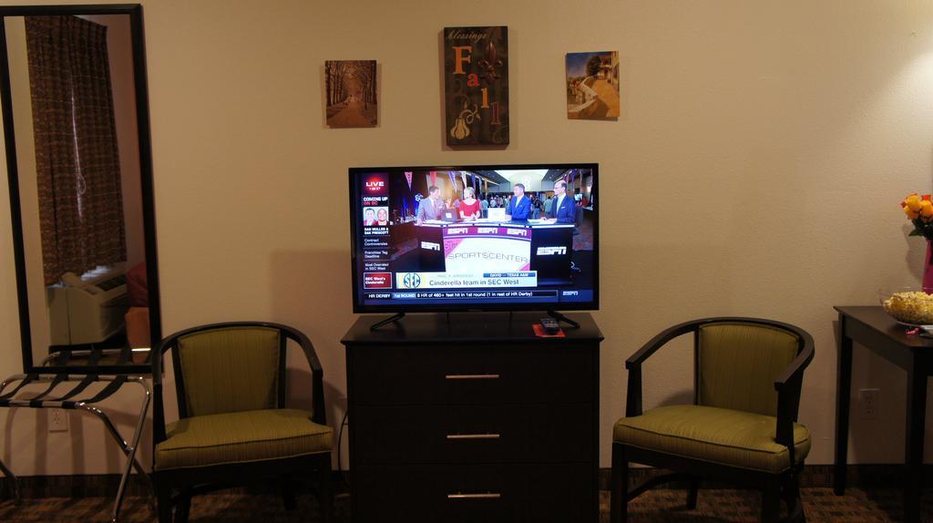 Lux Inn And Suites Three Rivers Zimmer foto